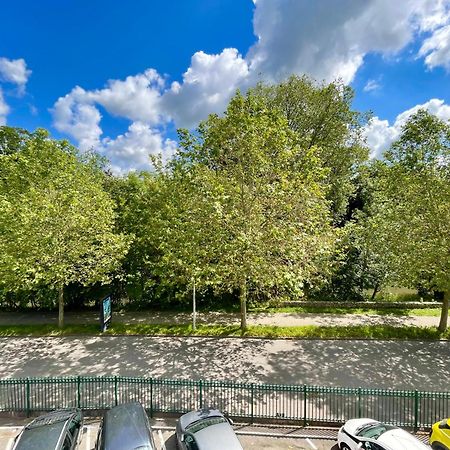 Appartement Avec Loggia Et Parking Prive Louviers Exterior foto